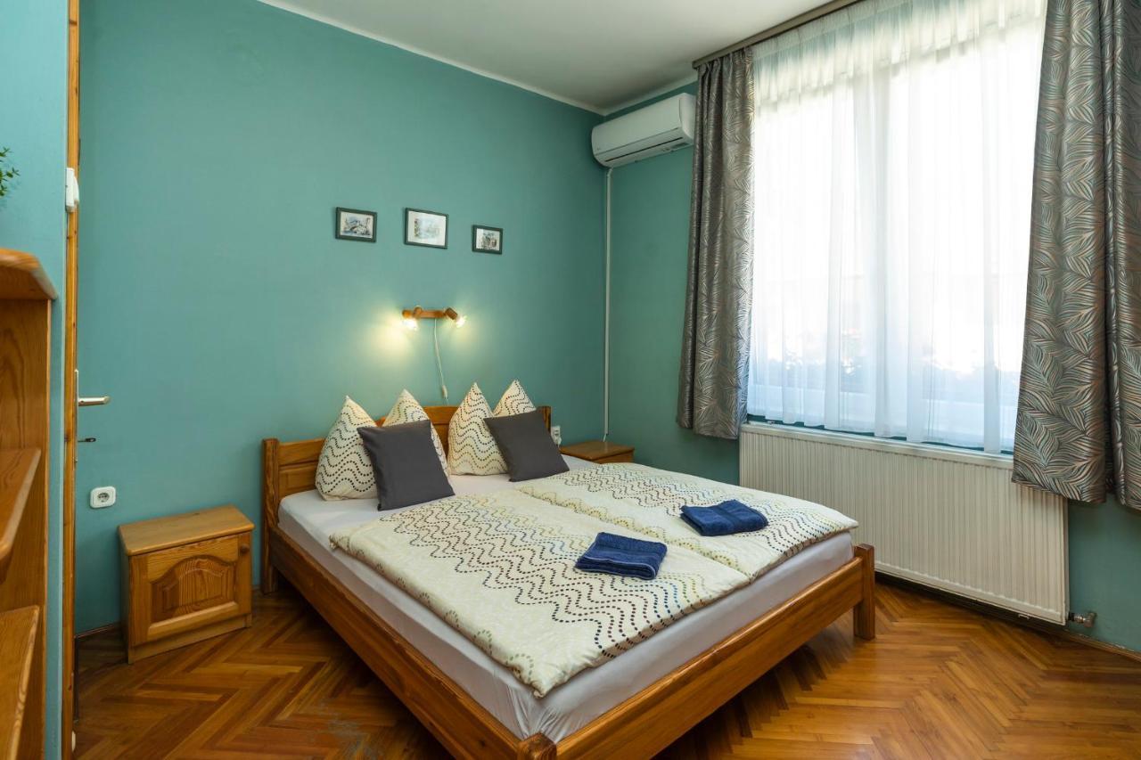 Cecey Vendeghaz Bed and Breakfast Eger Eksteriør billede