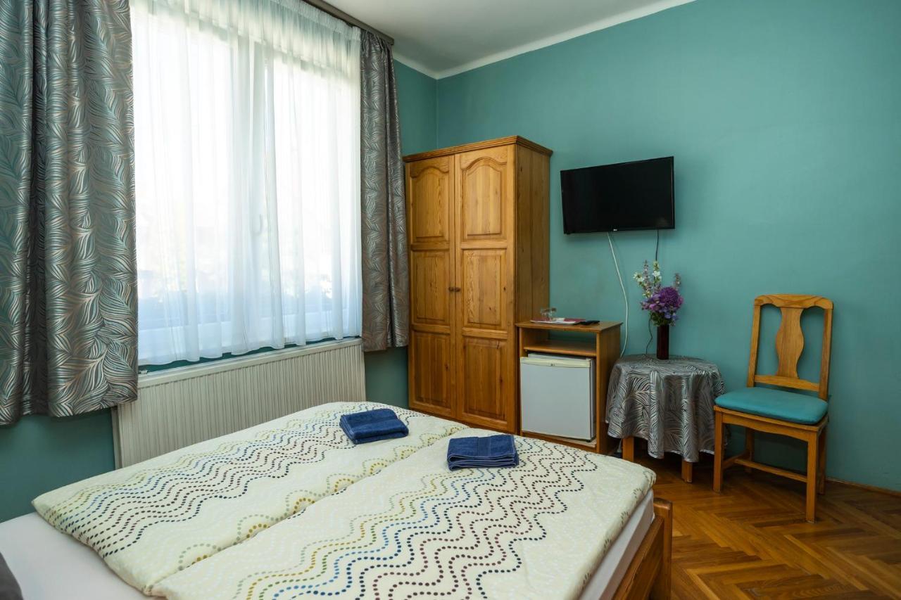 Cecey Vendeghaz Bed and Breakfast Eger Eksteriør billede