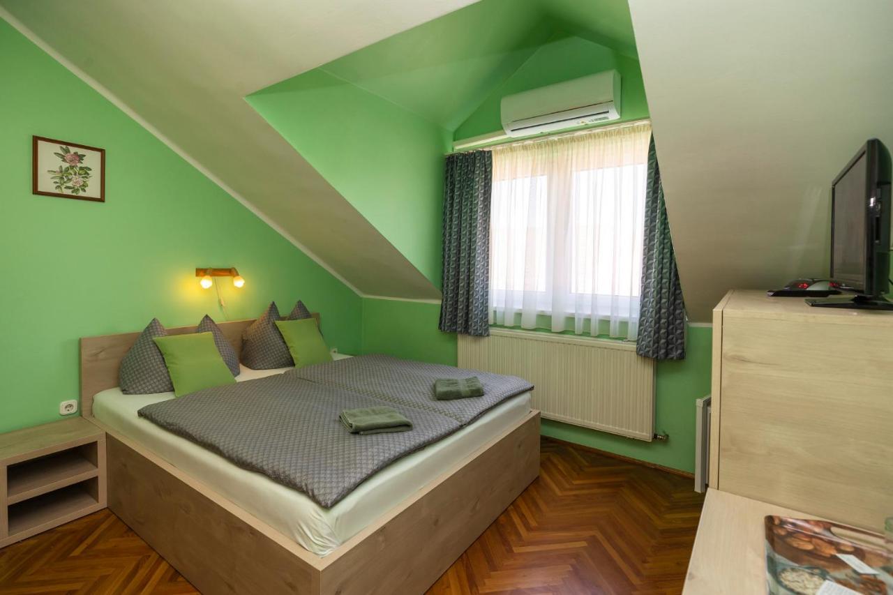 Cecey Vendeghaz Bed and Breakfast Eger Eksteriør billede