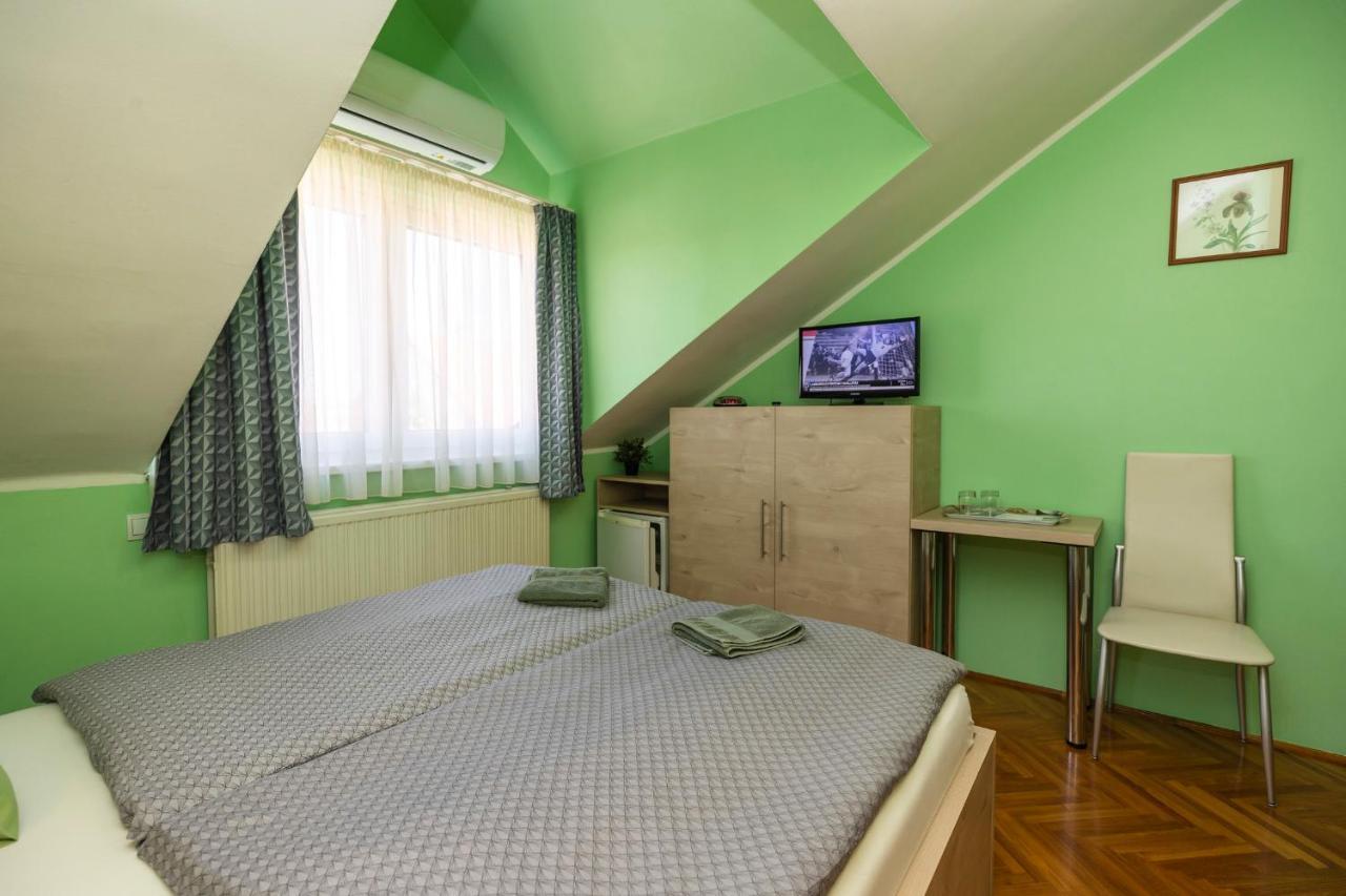 Cecey Vendeghaz Bed and Breakfast Eger Eksteriør billede
