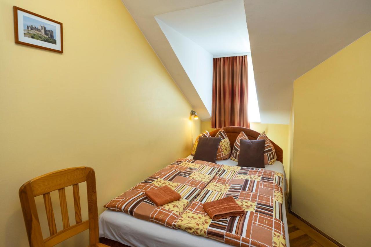 Cecey Vendeghaz Bed and Breakfast Eger Eksteriør billede