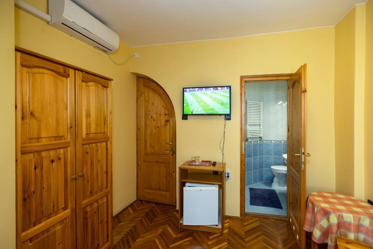 Cecey Vendeghaz Bed and Breakfast Eger Eksteriør billede