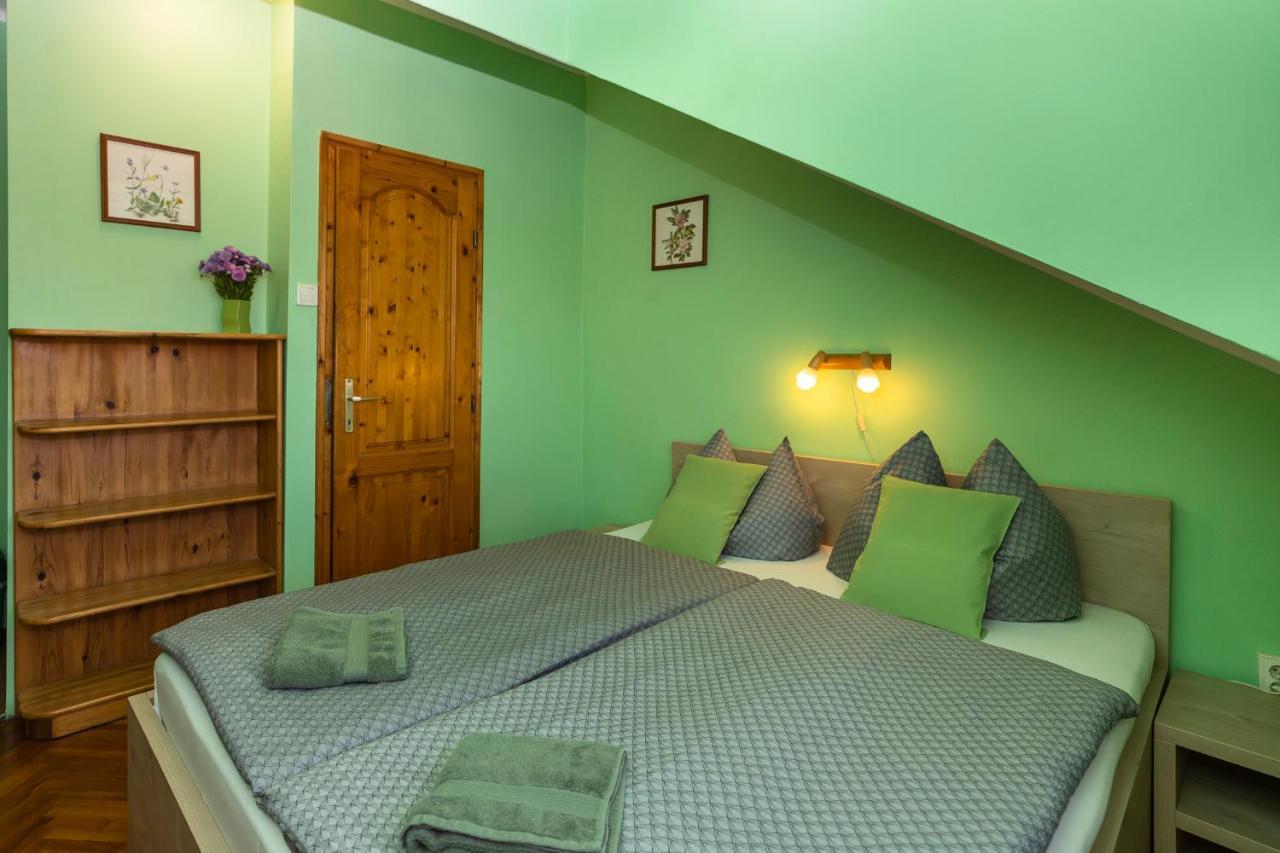 Cecey Vendeghaz Bed and Breakfast Eger Eksteriør billede