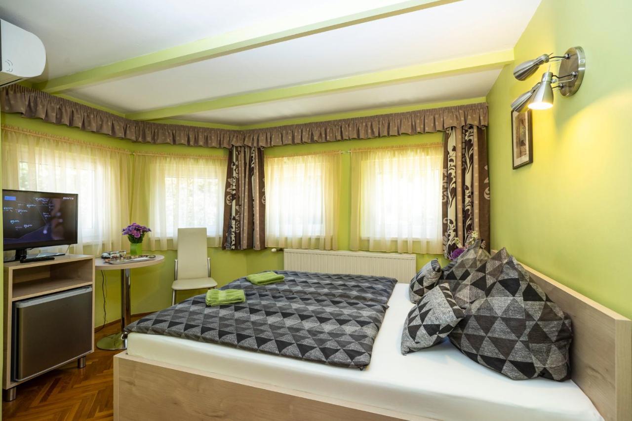 Cecey Vendeghaz Bed and Breakfast Eger Eksteriør billede