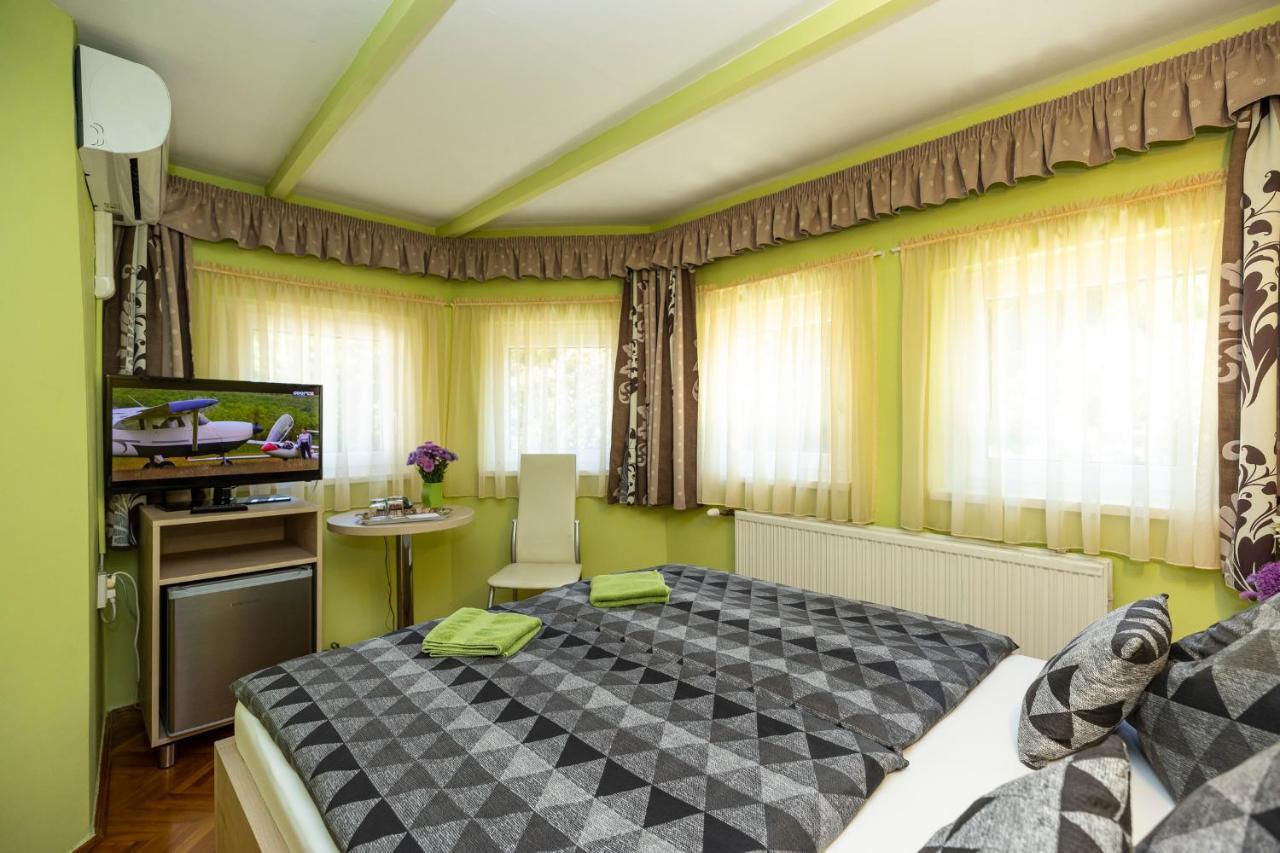 Cecey Vendeghaz Bed and Breakfast Eger Eksteriør billede