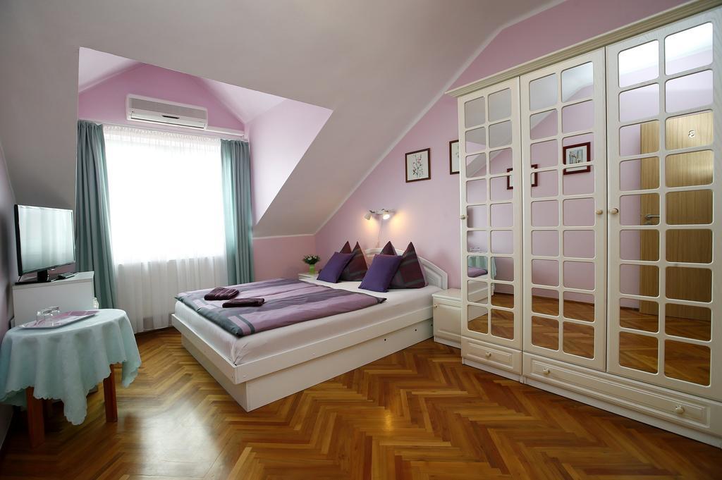 Cecey Vendeghaz Bed and Breakfast Eger Værelse billede